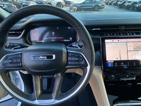 Certified 2023 Jeep Grand Cherokee Limited image 5