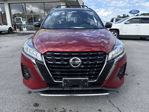 Used 2021 Nissan Kicks SR w/ Exterior Package FWD image 2