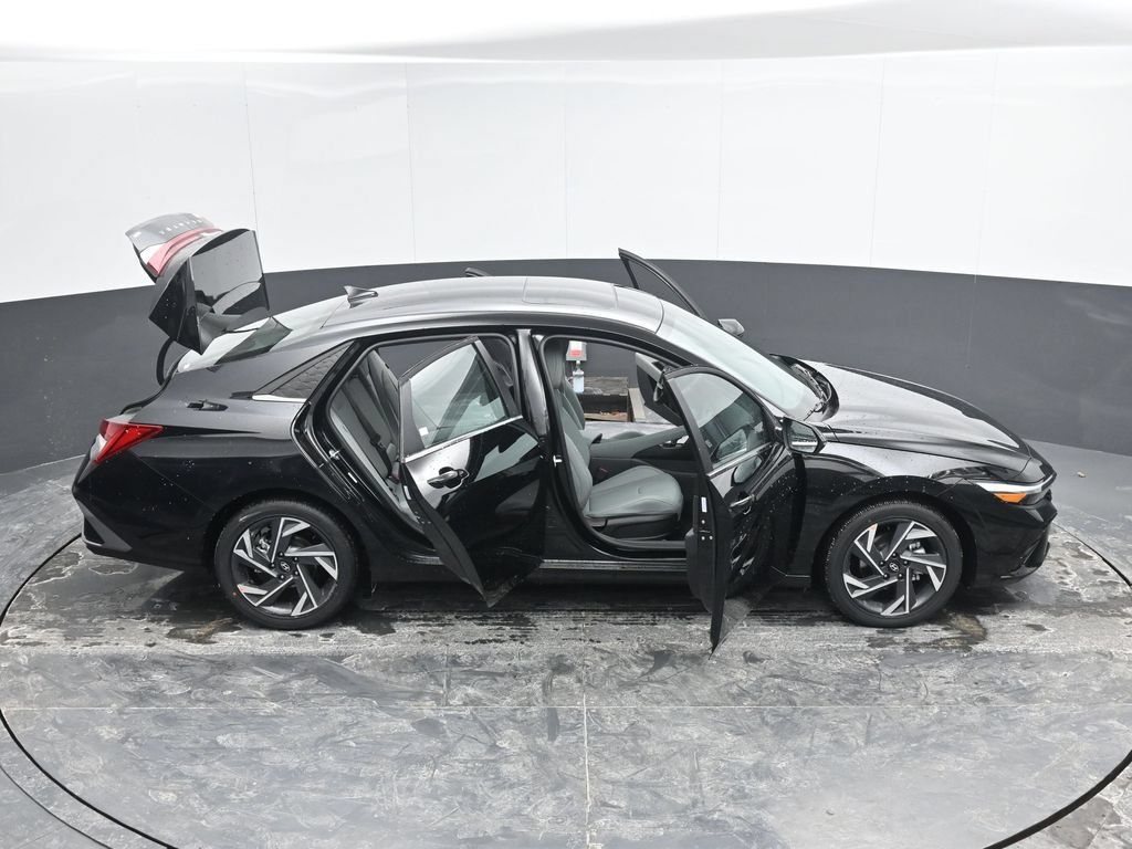 Used 2026 Hyundai Elantra Limited w/ Cargo Package FWD image 55