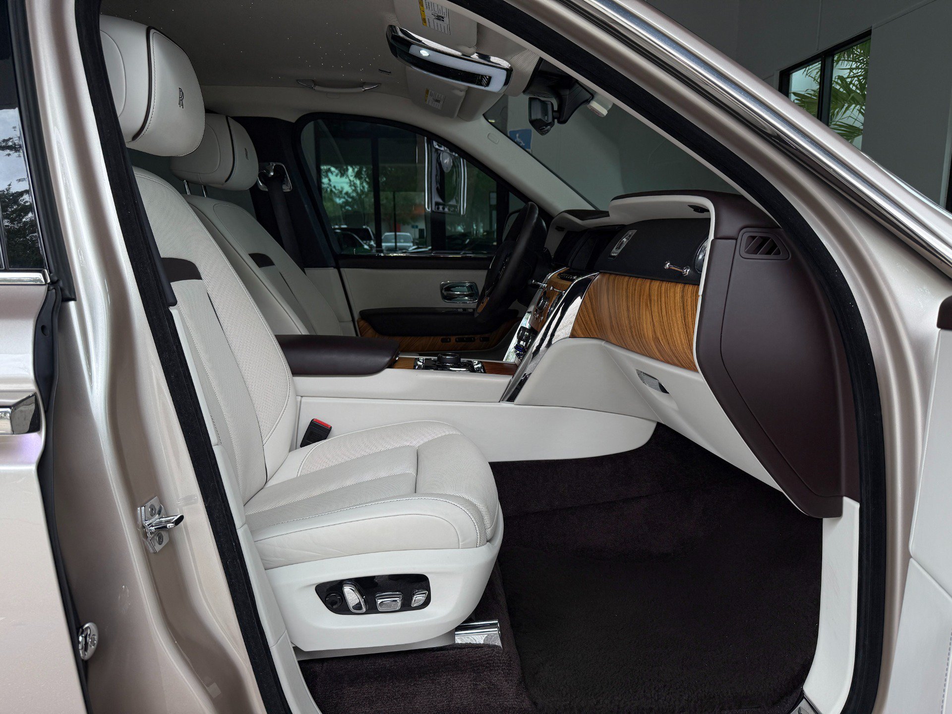 Used 2020 Rolls-Royce Cullinan AWD/4WD image 28