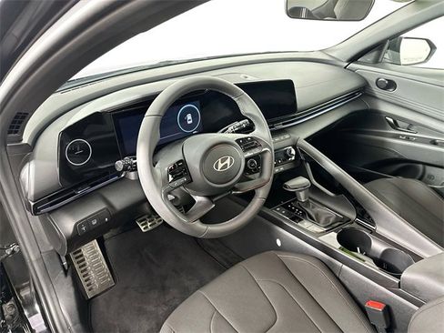 Used 2025 Hyundai Elantra SEL image 19