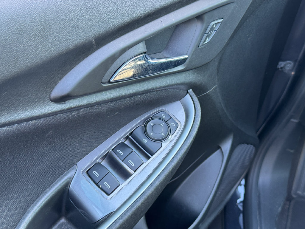 Used 2023 Chevrolet Malibu LT FWD image 19