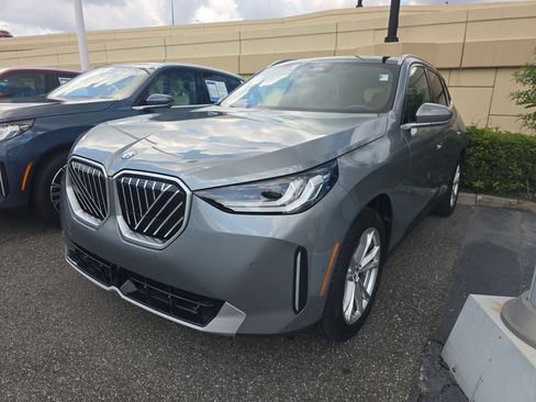 Used 2025 BMW X3 xDrive30i w/ Convenience Package AWD/4WD image 2