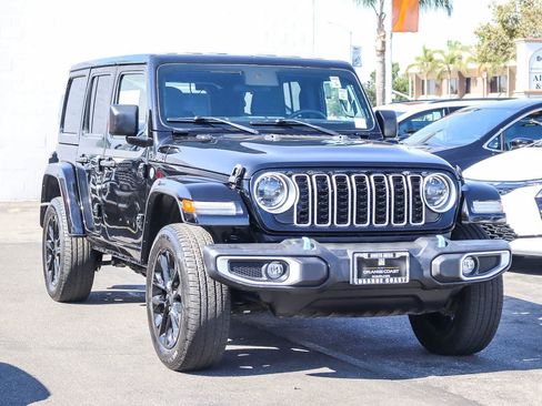 Used 2024 Jeep Wrangler Unlimited Sahara AWD/4WD image 3