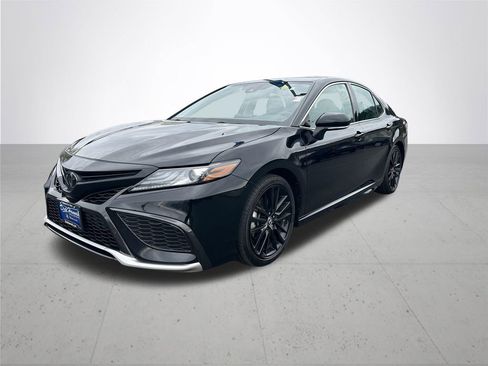 Used 2023 Toyota Camry XSE image 2