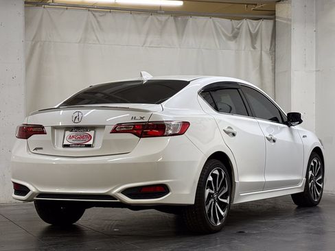 Used 2018 Acura ILX FWD image 5