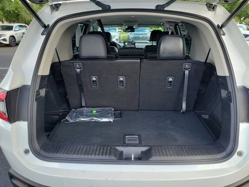 Used 2025 Honda Pilot EX-L image 11