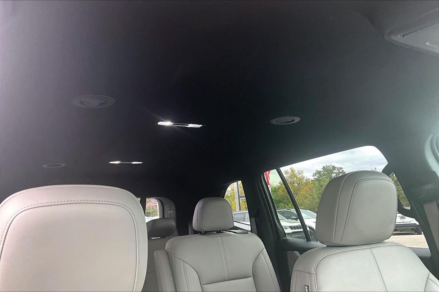 Used 2026 GMC Acadia Elevation w/ Elevation Premium Package FWD image 28
