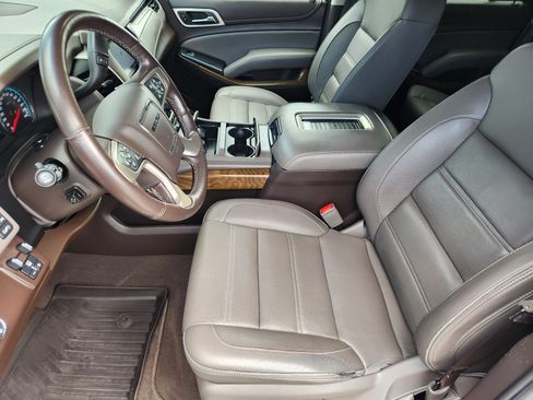 Used 2020 GMC Yukon Denali w/ Denali Premium Package RWD image 11