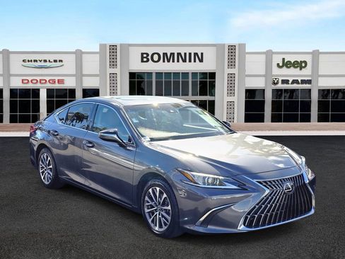 Used 2023 Lexus ES 350 w/ Accessory Package (Z1) image 2