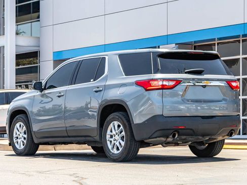 Used 2021 Chevrolet Traverse LS FWD image 3