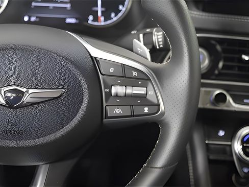 Used 2023 Genesis G70 2.0T image 24