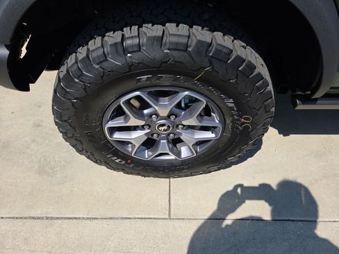 New 2025 Ford Bronco Badlands image 9