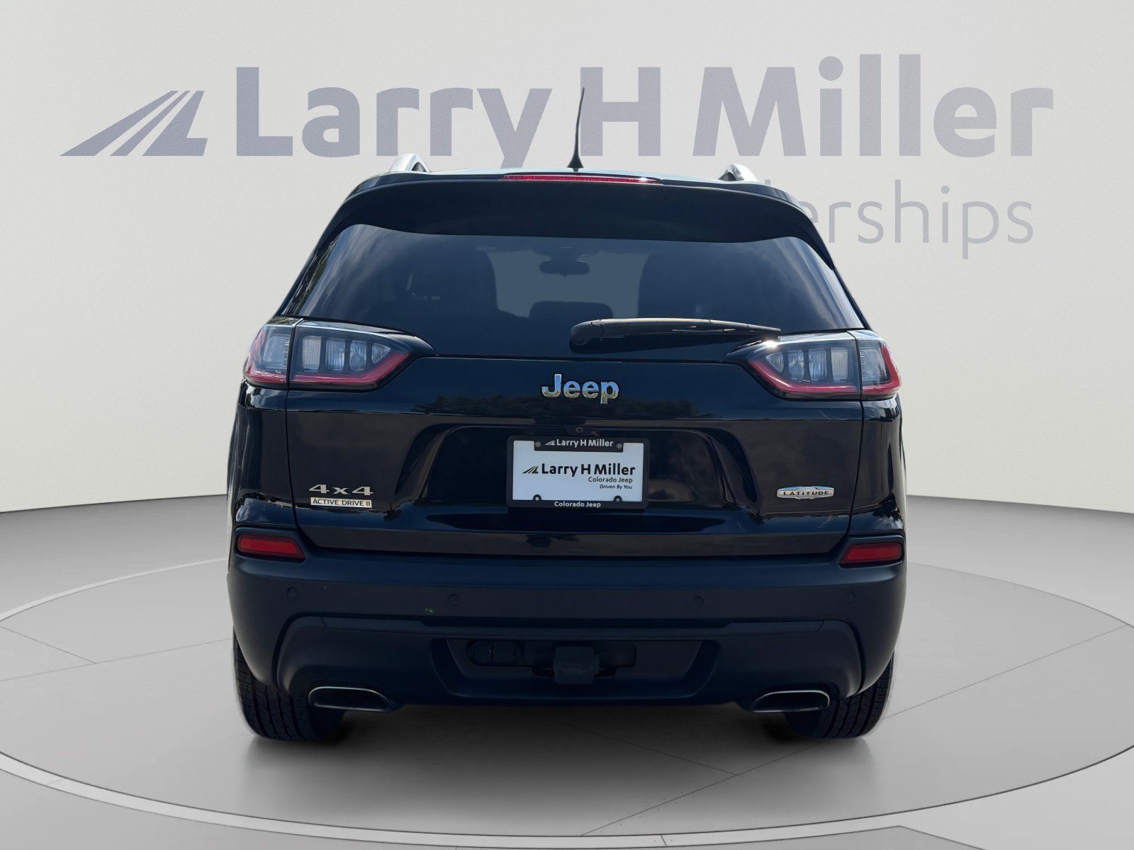 Used 2019 Jeep Cherokee Latitude Plus w/ Cold Weather Group AWD/4WD image 4