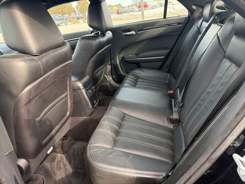 Used 2018 Chrysler 300 S w/ 300S Premium Group image 8