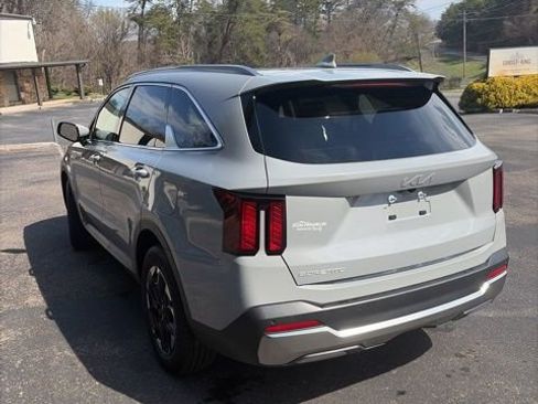 Used 2025 Kia Sorento S w/ Panoramic Sunroof Package image 10