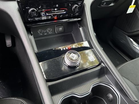 New 2025 Jeep Grand Cherokee L Altitude image 35