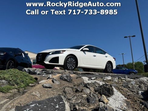 Used 2024 Nissan Altima 2.5 SV w/ SV Premium Package AWD/4WD image 1