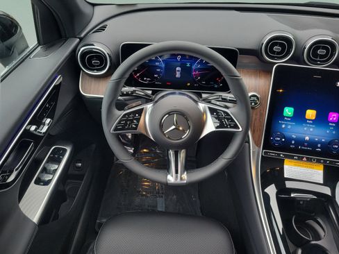 Used 2026 Mercedes-Benz GLC 300 image 14