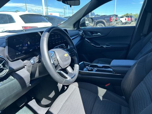 Used 2026 Chevrolet Equinox LT AWD/4WD image 10