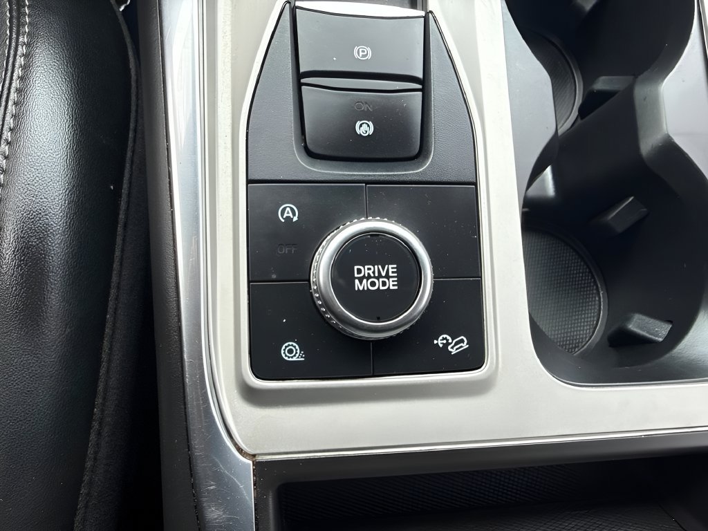 Used 2024 Ford Explorer XLT w/ Equipment Group 202A AWD/4WD image 16