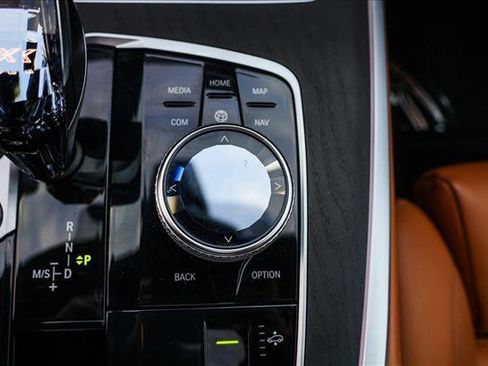 Used 2022 BMW X7 M50i w/ Dynamic Handling Package image 22