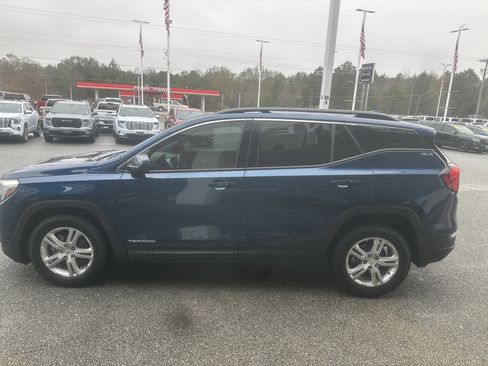 Used 2020 GMC Terrain SLE w/ Driver Convenience Package image 2