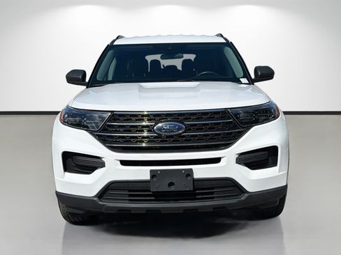 Used 2023 Ford Explorer XLT AWD/4WD image 8