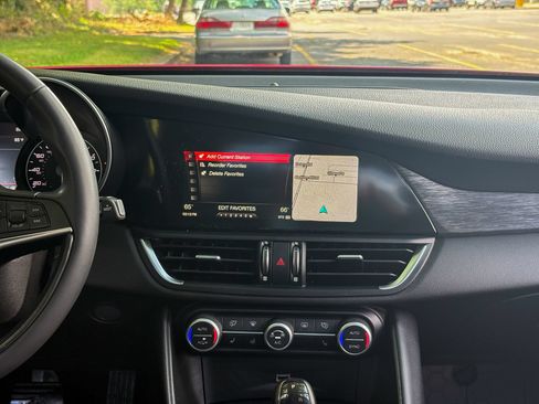 Used 2019 Alfa Romeo Giulia AWD image 14