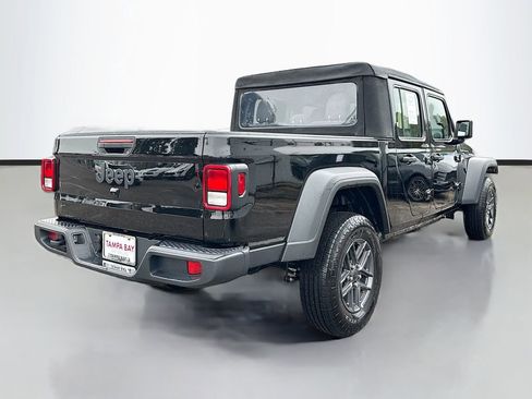 Used 2024 Jeep Gladiator Sport image 3