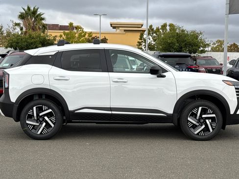 New 2026 Nissan Kicks SV w/ SV Premium Package image 3