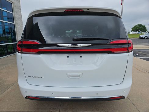 Used 2024 Chrysler Pacifica Touring-L FWD image 25