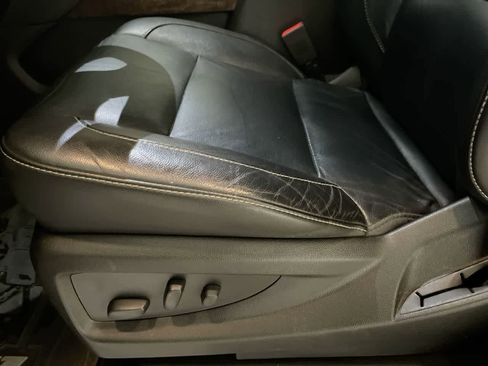 Used 2018 Chevrolet Suburban LT image 12