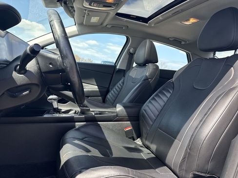 Used 2022 Hyundai Elantra Limited image 13