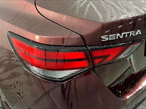 Used 2025 Nissan Sentra SV FWD image 21