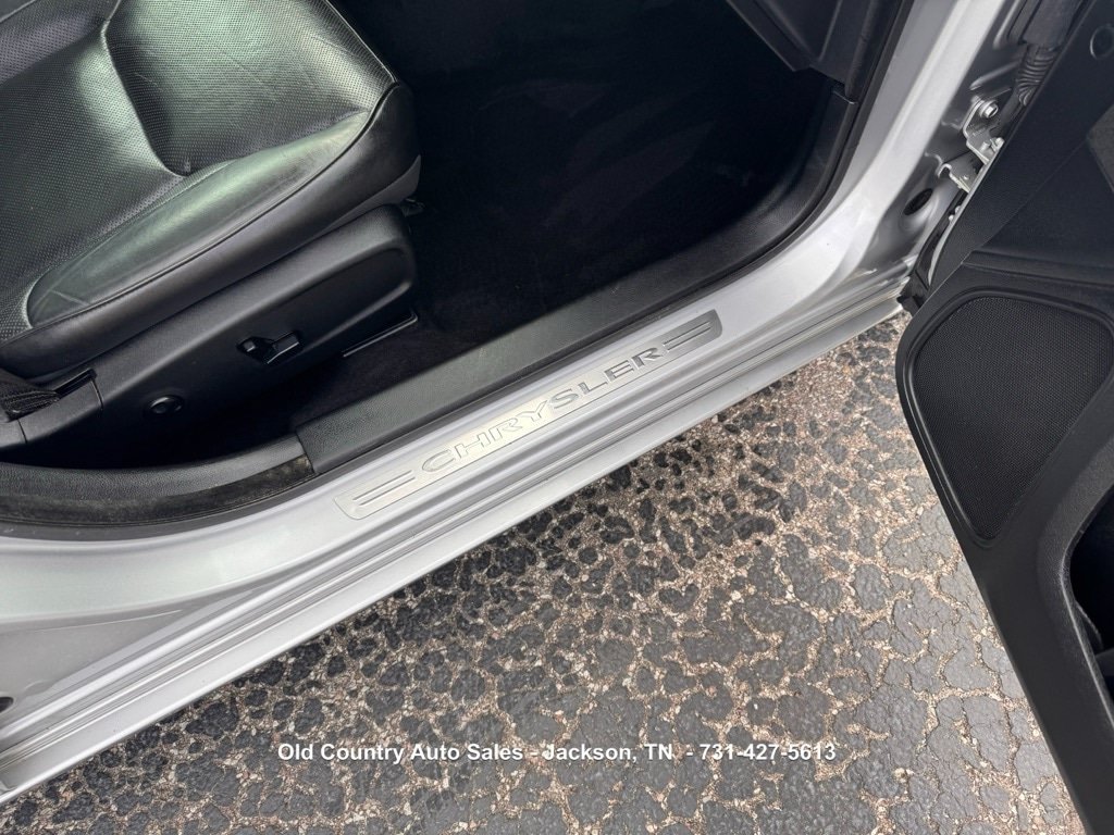 Used 2020 Chrysler 300 Limited RWD image 16
