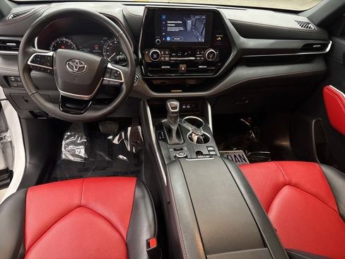 Used 2023 Toyota Highlander XSE image 10