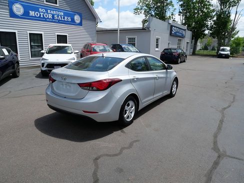 Used 2015 Hyundai Elantra SE FWD image 6