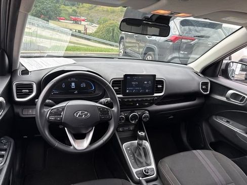 Used 2025 Hyundai Venue SEL FWD image 11