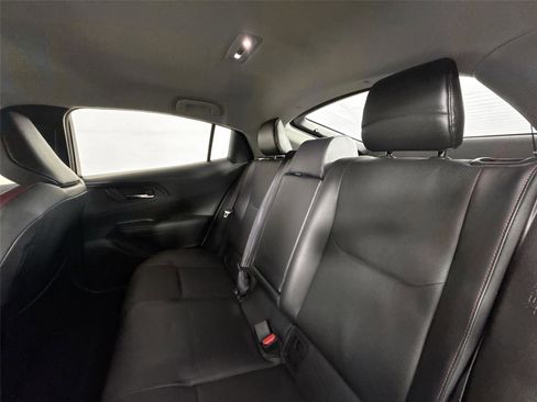 Certified 2025 Toyota Prius Plug-In Hybrid image 31