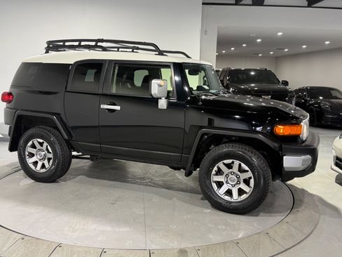 Used 2014 Toyota FJ Cruiser 4WD image 15