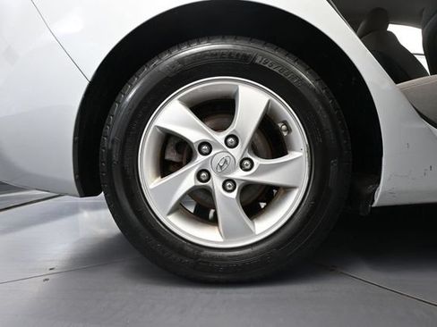 Used 2014 Hyundai Elantra SE FWD image 13
