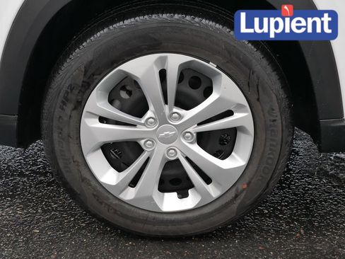 Used 2024 Chevrolet Trax LS image 12