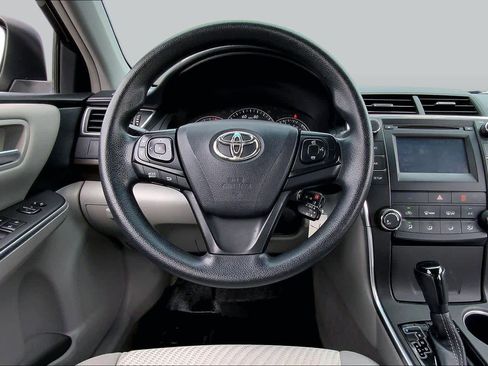 Used 2015 Toyota Camry LE FWD image 6