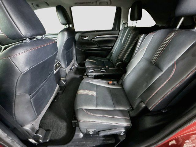 Certified 2019 Toyota Highlander SE w/ Nightshade Edition FWD image 26