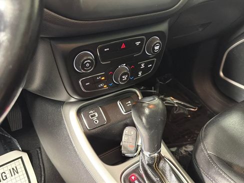 Used 2020 Jeep Compass Latitude FWD image 23