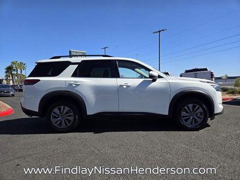 Used 2024 Nissan Pathfinder SV FWD image 7