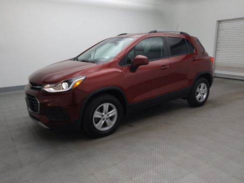 Used 2022 Chevrolet Trax LT w/ Driver Confidence Package AWD/4WD image 2