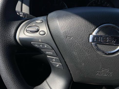 Used 2020 Nissan Pathfinder S image 23