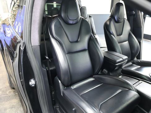 Used 2018 Tesla Model X 75D image 35